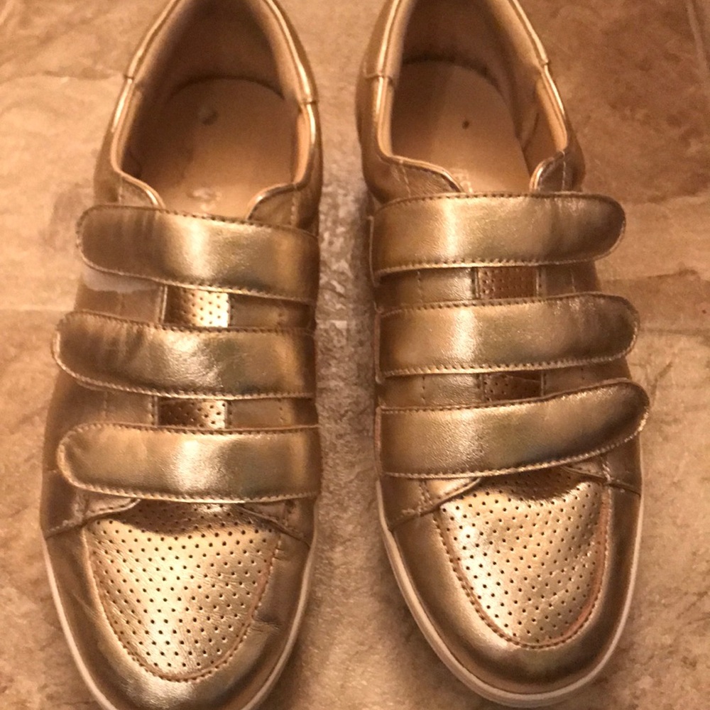 Gold metallic NINE WEST fabulous tennis shoes !